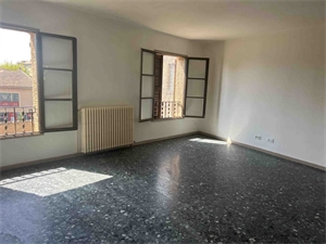 appartement à la location -   84200  CARPENTRAS, surface 80 m2 location appartement - APR729894